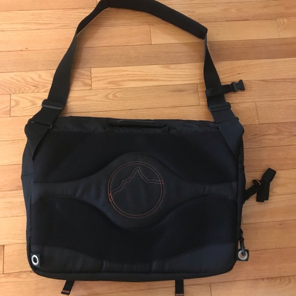 Lowepro Messenger Computer Bag - Picture 2 of 7